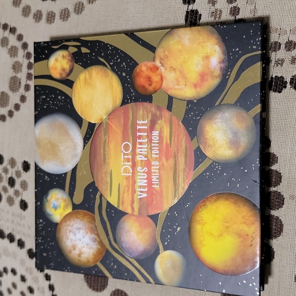 Dito Venus Eyeshadow Palette - Picture 2 of 3